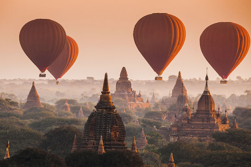Myanmar Tours - Balloons and Temple in Bagan