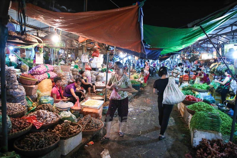 Long Bien Market Vietnam Holidays