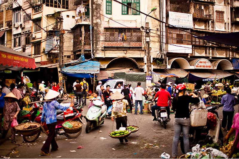 dong xuan- hanoi