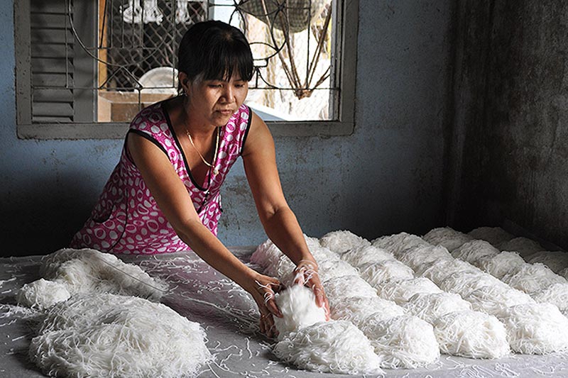 Vietnamese noodle maker travel Vietnam